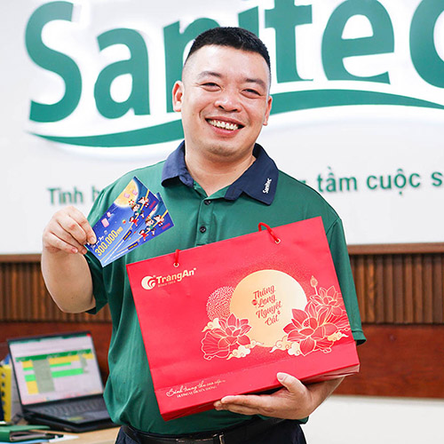 Sanitec Việt Nam trao tặng quà Tết trung thu tới cán bộ công nhân viên