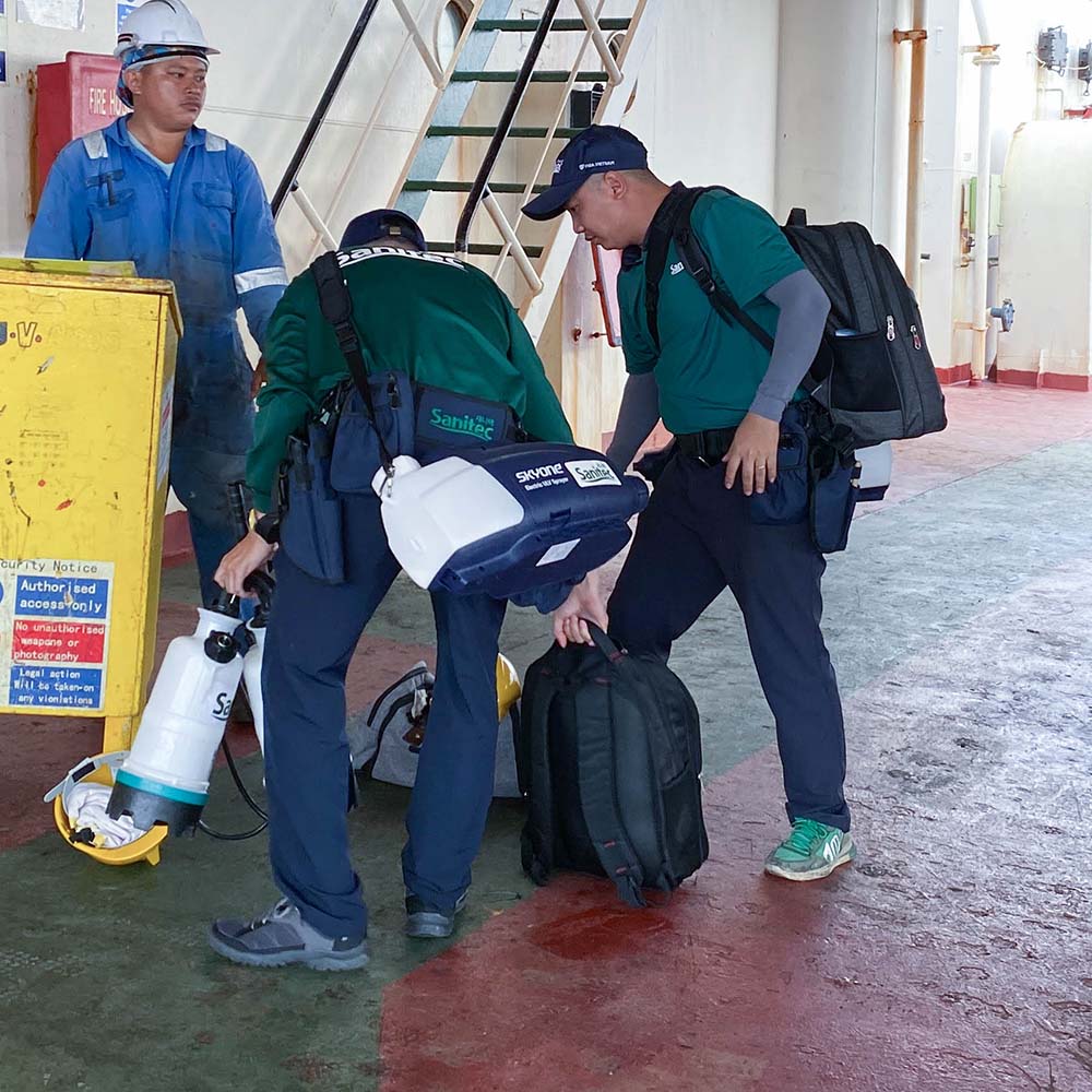 Sanitrec Vietnam reaches out to the "big sea" to provide comprehensive insect control services for Far Ocean ships.